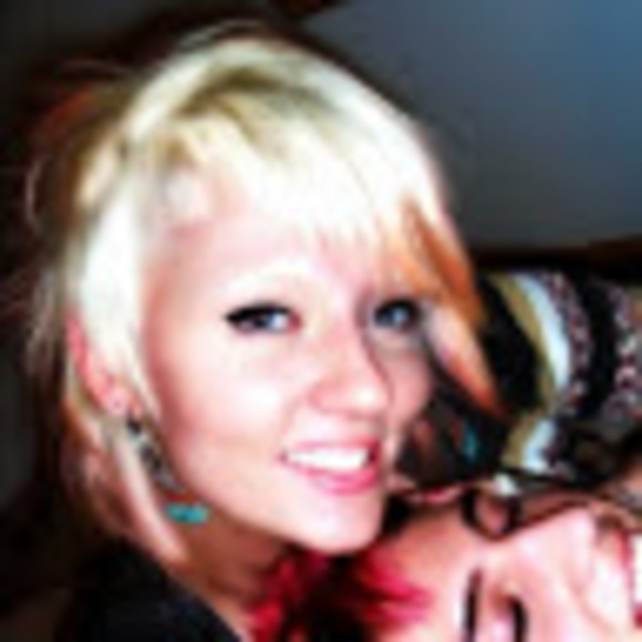 Meet your Posher, Lea - Picture 1 of 1